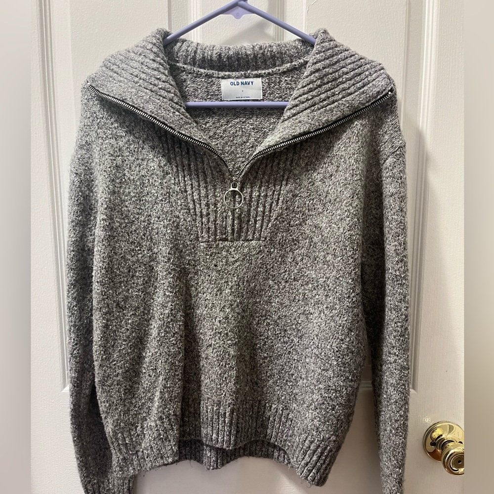 Old navy Women’s sweater size Medium Heather gray